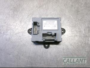 Gebruikte Centrale Deurvergrendelings Module Jaguar XK Convertible 4.2 V8 32V Prijs € 60,50 Inclusief btw aangeboden door Garage Callant