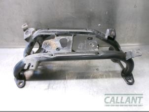 Gebruikte Versnellingsbak Steun Landrover Range Rover IV (LG) 3.0 TDV6 24V Prijs € 60,50 Inclusief btw aangeboden door Garage Callant