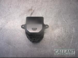 Gebruikte Handrem schakelaar Landrover Range Rover Evoque (LVJ/LVS) 2.2 TD4 16V Prijs € 18,15 Inclusief btw aangeboden door Garage Callant