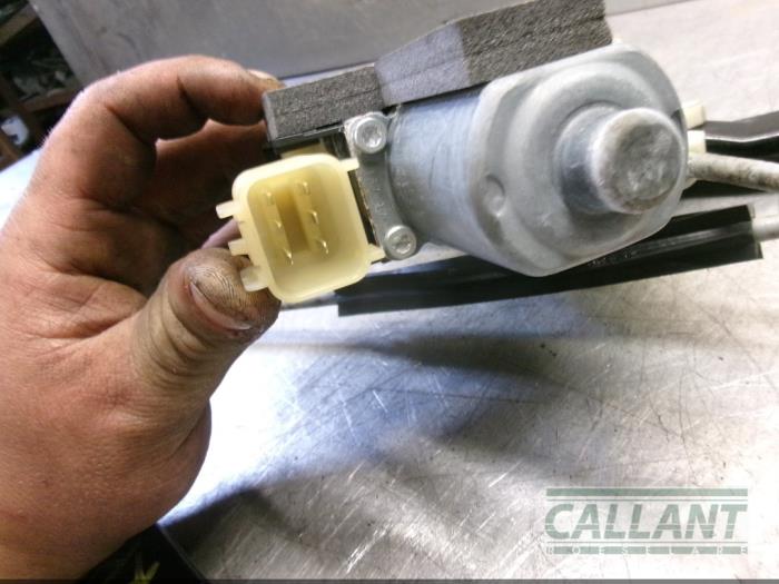 Ruitmechaniek 4Deurs rechts-achter van een Land Rover Range Rover IV (LG) 3.0 TDV6 24V 2017