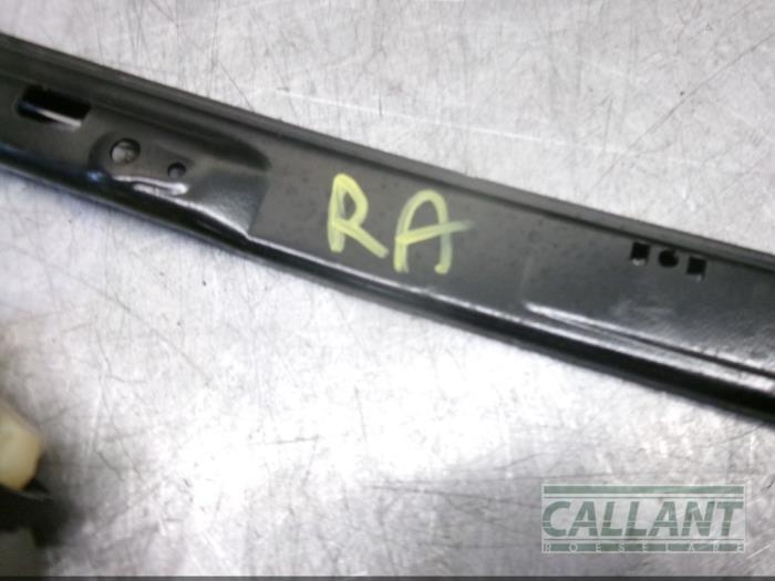 Ruitmechaniek 4Deurs rechts-achter van een Land Rover Range Rover IV (LG) 3.0 TDV6 24V 2017