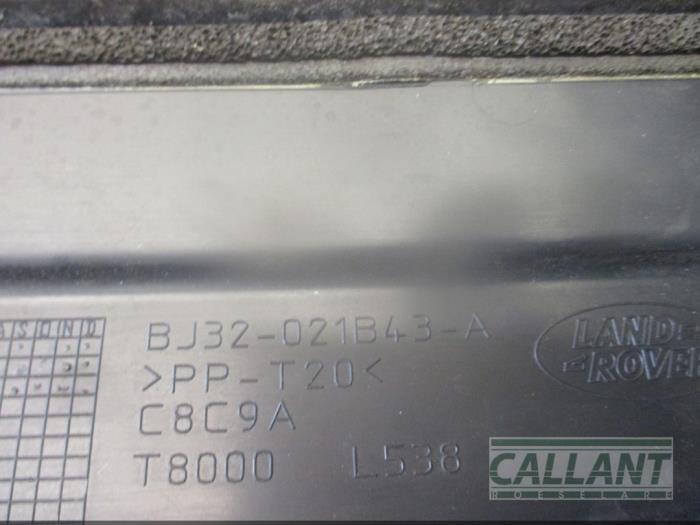 Paravent van een Land Rover Range Rover Evoque (LVJ/LVS) 2.2 TD4 16V 2013