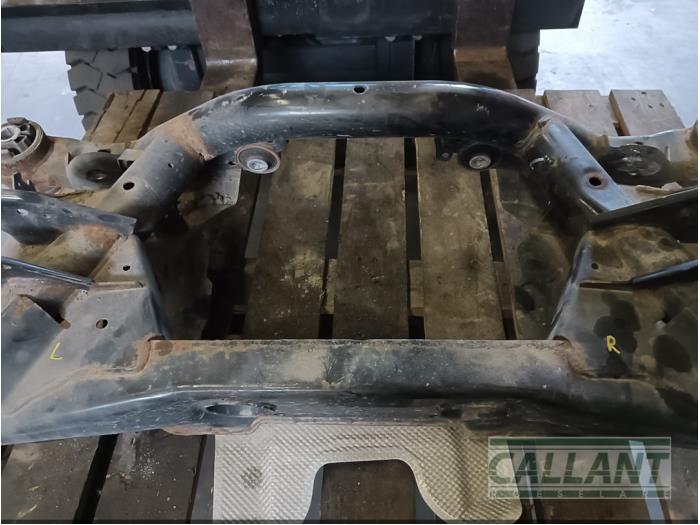 Subframe van een Land Rover Discovery Sport (LC) 2.0 TD4 150 16V 2017