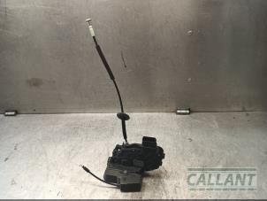 Gebruikte Deurslot Mechaniek 4Deurs rechts-achter Landrover Discovery III (LAA/TAA) 2.7 TD V6 Prijs € 78,65 Inclusief btw aangeboden door Garage Callant