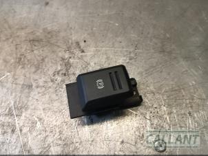 Gebruikte Handrem schakelaar Landrover Discovery III (LAA/TAA) 2.7 TD V6 Prijs € 30,25 Inclusief btw aangeboden door Garage Callant