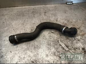 Gebruikte Koelwaterslang Jaguar XE 2.0d 180 16V Prijs € 18,15 Inclusief btw aangeboden door Garage Callant