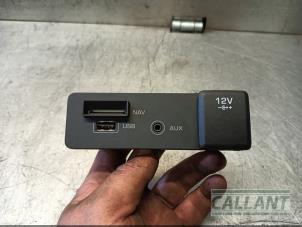 Gebruikte AUX/USB aansluiting Landrover Discovery Sport (LC) 2.0 TD4 180 16V Prijs € 30,25 Inclusief btw aangeboden door Garage Callant