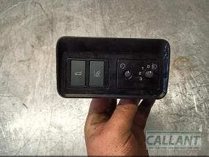 Gebruikte Schakelaar achterklep Jaguar F-Pace 2.0 D 180 16V AWD Prijs € 60,50 Inclusief btw aangeboden door Garage Callant