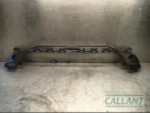 Gebruikte Bumpersteun midden-achter Jaguar XF (X260) 2.0d 163 E-Performance 16V Prijs € 12,10 Inclusief btw aangeboden door Garage Callant