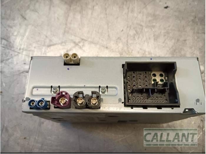 Radio module van een Jaguar XF (X260) 2.0d 163 E-Performance 16V 2016