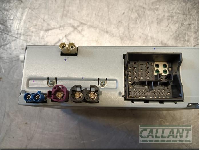 Radio module van een Jaguar XF (X260) 2.0d 163 E-Performance 16V 2016