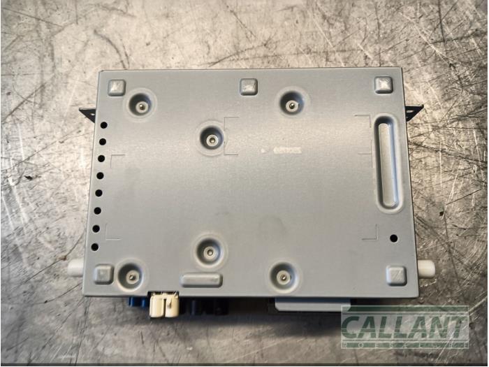 Radio module van een Jaguar XF (X260) 2.0d 163 E-Performance 16V 2016