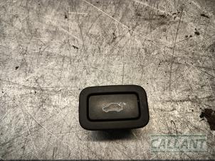 Gebruikte Schakelaar achterklep Landrover Range Rover Evoque (LVJ/LVS) 2.2 TD4 16V Prijs € 24,20 Inclusief btw aangeboden door Garage Callant