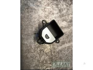 Gebruikte Schakelaar handrem Landrover Range Rover Evoque (LVJ/LVS) 2.2 TD4 16V Prijs € 18,15 Inclusief btw aangeboden door Garage Callant