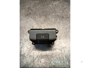 Gebruikte Handrem schakelaar Landrover Range Rover IV (LG) 3.0 TDV6 24V Prijs € 24,20 Inclusief btw aangeboden door Garage Callant