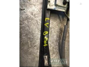 Gebruikte Raammechaniek 4Deurs links-voor Jaguar S-type (X200) Prijs € 90,75 Inclusief btw aangeboden door Garage Callant