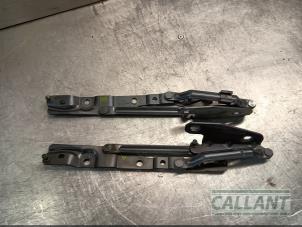 Gebruikte Scharnierset Jaguar XJ (X350) 2.7d V6 24V Prijs € 60,50 Inclusief btw aangeboden door Garage Callant