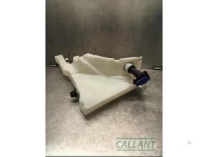 Gebruikte Ruitensproeiertank voor Jaguar XF Sportbrake 2.2 D 16V Prijs € 90,75 Inclusief btw aangeboden door Garage Callant