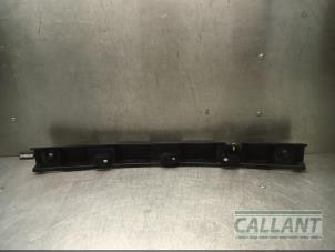 Gebruikte Bumpersteun midden-achter Jaguar XF Sportbrake 2.2 D 16V Prijs € 30,25 Inclusief btw aangeboden door Garage Callant
