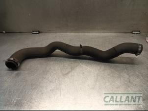 Gebruikte Intercooler Slang Landrover Range Rover IV (LG) 4.4 SDV8 32V Prijs € 54,45 Inclusief btw aangeboden door Garage Callant