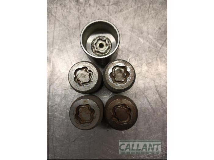 Wielslot Set van een Land Rover Range Rover Evoque (LVJ/LVS) 2.0 D 150 16V 2016