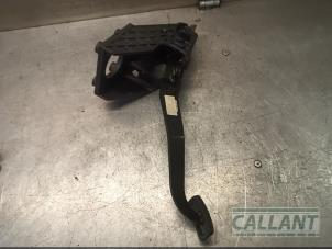 Gebruikte Motorkap Scharnier Hyundai i30 Crosswagon (WWH) 1.6 CRDi 16V VGT LP Prijs € 24,20 Inclusief btw aangeboden door Garage Callant