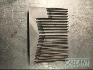 Gebruikte Radio versterker Jaguar XE 2.0 D E-Performance 16V Prijs € 332,75 Inclusief btw aangeboden door Garage Callant