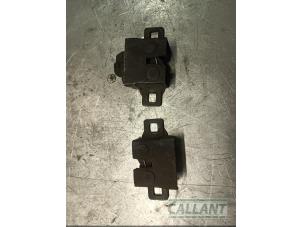 Gebruikte Slotmechaniek Motorkap Jaguar XE 2.0 D E-Performance 16V Prijs € 30,25 Inclusief btw aangeboden door Garage Callant