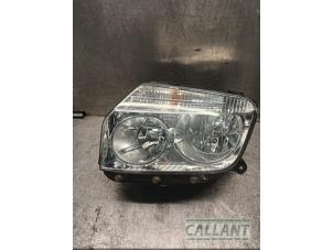 Gebruikte Koplamp links Dacia Duster (HS) 1.5 dCi Prijs € 102,85 Inclusief btw aangeboden door Garage Callant