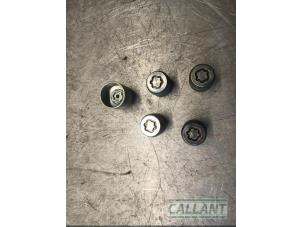 Gebruikte Wielslot Set Landrover Range Rover Evoque (LVJ/LVS) 2.0 eD 150 16V Prijs € 48,40 Inclusief btw aangeboden door Garage Callant