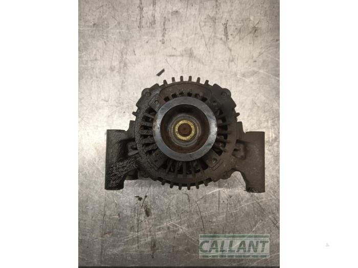 Dynamo van een Jaguar S-type (X200) 2.5 V6 24V 2003