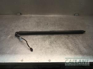Gebruikte Gasveer links-achter Landrover Range Rover Sport (LW) 2.0 16V P400e Prijs € 181,50 Inclusief btw aangeboden door Garage Callant
