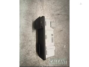 Gebruikte AUX/USB aansluiting Landrover Discovery Sport (LC) 2.0 TD4 150 16V Prijs € 30,25 Inclusief btw aangeboden door Garage Callant