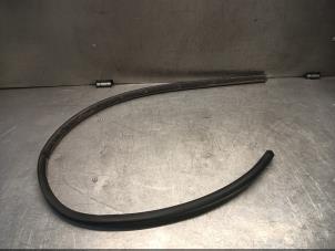 Gebruikte Deurrubber 2Deurs rechts Jaguar F-type 2.0 Turbo 16V Prijs € 30,25 Inclusief btw aangeboden door Garage Callant