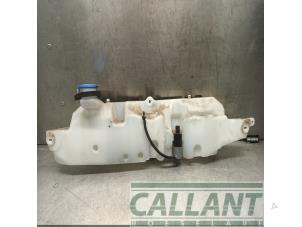 Gebruikte Ruitensproeiertank achter Jaguar F-type 2.0 Turbo 16V Prijs € 102,85 Inclusief btw aangeboden door Garage Callant