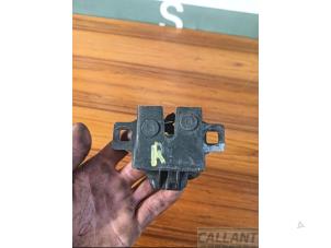 Gebruikte Slotmechaniek Motorkap Jaguar XE 2.0 240 Turbo 16V Prijs € 18,15 Inclusief btw aangeboden door Garage Callant