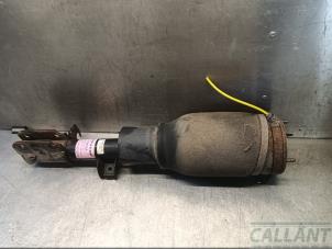 Gebruikte Schokdemper rechts-voor Landrover Range Rover III (LM) 2.9 TD6 24V Prijs € 181,50 Inclusief btw aangeboden door Garage Callant