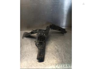 Gebruikte Koplampframe rechts Opel Corsa E 1.4 16V Prijs € 102,85 Inclusief btw aangeboden door Garage Callant