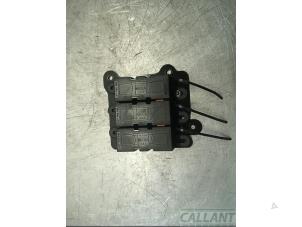 Gebruikte Zekeringkast Jaguar XJ (X350) R 4.2 V8 32V Prijs € 60,50 Inclusief btw aangeboden door Garage Callant