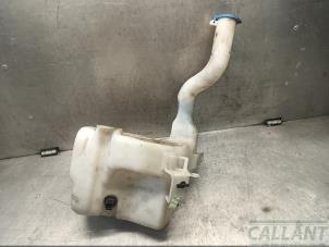 Gebruikte Ruitensproeiertank voor Jaguar XJ (X350) R 4.2 V8 32V Prijs € 60,50 Inclusief btw aangeboden door Garage Callant