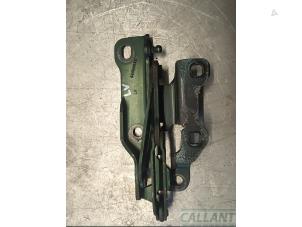 Gebruikte Motorkap Scharnier Jaguar XJ (X350) R 4.2 V8 32V Prijs € 30,25 Inclusief btw aangeboden door Garage Callant