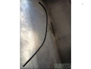 Gebruikte Daklijst rechts Jaguar XJ (X350) R 4.2 V8 32V Prijs € 139,15 Inclusief btw aangeboden door Garage Callant