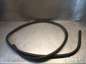 Gebruikte Deurrubber 4Deurs links-achter Jaguar XJ (X350) R 4.2 V8 32V Prijs € 60,50 Inclusief btw aangeboden door Garage Callant