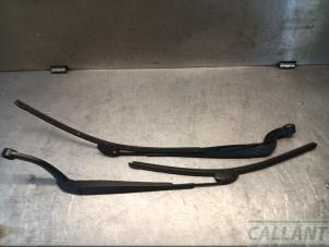 Gebruikte Ruitenwisserarm set Landrover Range Rover Sport (LS) 3.6 TDV8 32V Prijs € 48,40 Inclusief btw aangeboden door Garage Callant