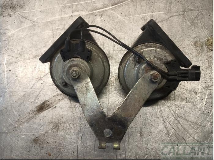 Claxon van een Jaguar XF (CC9) 2.7 D V6 24V 2008