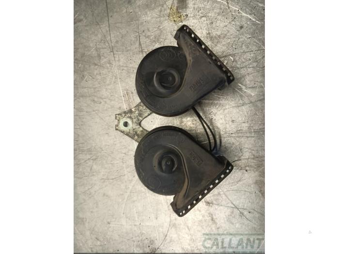 Claxon van een Jaguar XF (CC9) 2.7 D V6 24V 2008