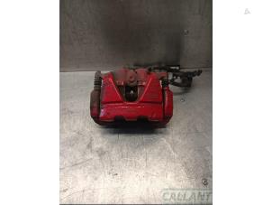 Gebruikte Remklauw (Tang) rechts-voor Landrover Discovery Sport (LC) 1.5 P300e 12V AWD Prijs € 133,10 Inclusief btw aangeboden door Garage Callant