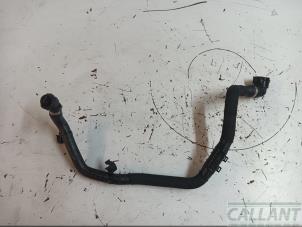 Gebruikte Radiateurslang Landrover Defender II 3.0 D200 MHEV Prijs € 90,75 Inclusief btw aangeboden door Garage Callant