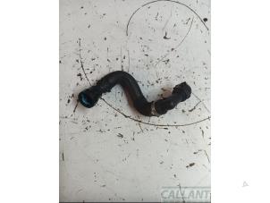 Gebruikte Radiateurslang Landrover Defender II 3.0 D200 MHEV Prijs € 54,45 Inclusief btw aangeboden door Garage Callant