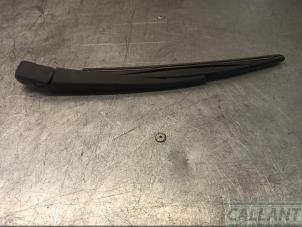 Gebruikte Ruitenwisserarm achter Mitsubishi Outlander (GF/GG) 2.4 16V PHEV 4x4 Prijs € 18,15 Inclusief btw aangeboden door Garage Callant